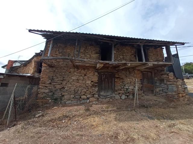 SE VENDE FINCA URBANA CON EDIFICACIONES DE PIEDRA EN OTERO photo 0