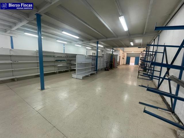 SE ALQUILA NAVE EN ZONA DEL CARREFOUR photo 0