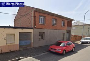 SE VENDE PARCELA URBANA CON VIVIENDA Y NAVE photo 0