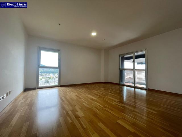 EXCELENTE PISO CON VISTAS DESPEJAS, ZONA LA ROSALEDA PONFERRADA photo 0