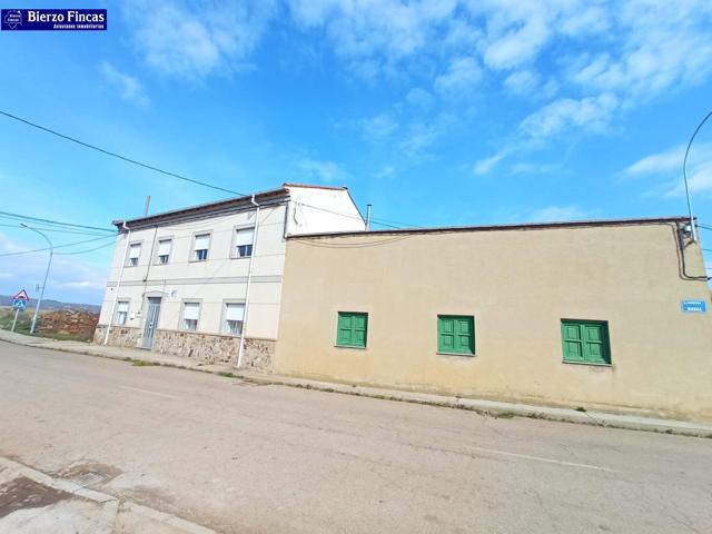 SE VENDE CASA CON NAVE photo 0