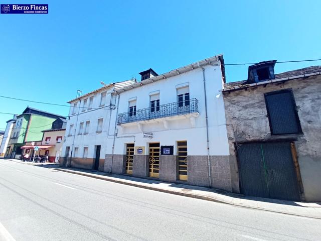 SE VENDE VIVIENDA CON PANADERÍA photo 0