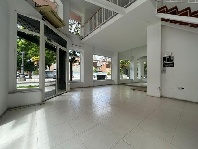 ALQUILER DE LOCAL COMERCIAL EN PLENO CENTRO DE PONFERRADA! photo 0