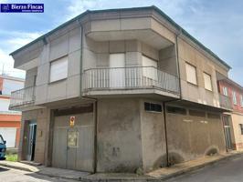 SE VENDE CASA CON TERRENO EN CACABELOS photo 0