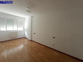 SE VENDE PISO EN LEÓN photo 0