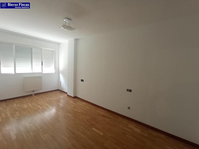 SE VENDE PISO EN LEÓN photo 0