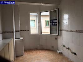 Oportunidad de inversión en Piso de tres habitaciones en Flores del Sil, Ponferrada. photo 0