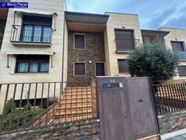 CHALET ADOSADO EN PONFERRADA. photo 0