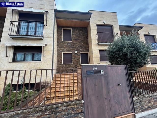CHALET ADOSADO EN PONFERRADA. photo 0