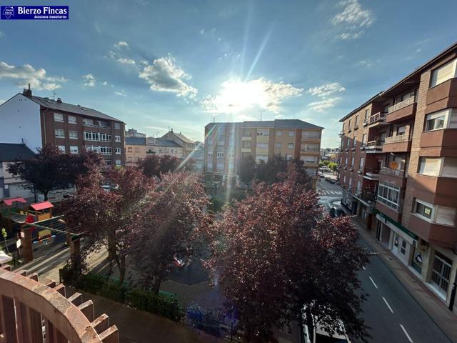 SE ALQUILA PISO CON TERRAZA EN BEMBIBRE photo 0