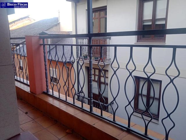 Se vende Casa en el Casco Histórico de Ponferrada photo 0
