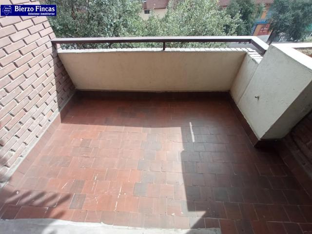SE VENDE AMPLIO PISO EN PONFERRADA photo 0