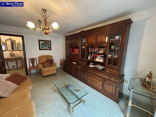 PISO DE 3 HABITACIONES PARA REFORMAR EN EL CENTRO DE PONFERRADA photo 0