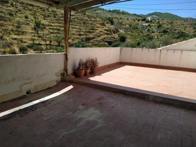 Casa en Serón con seis habitaciones, terraza y sótano. photo 0