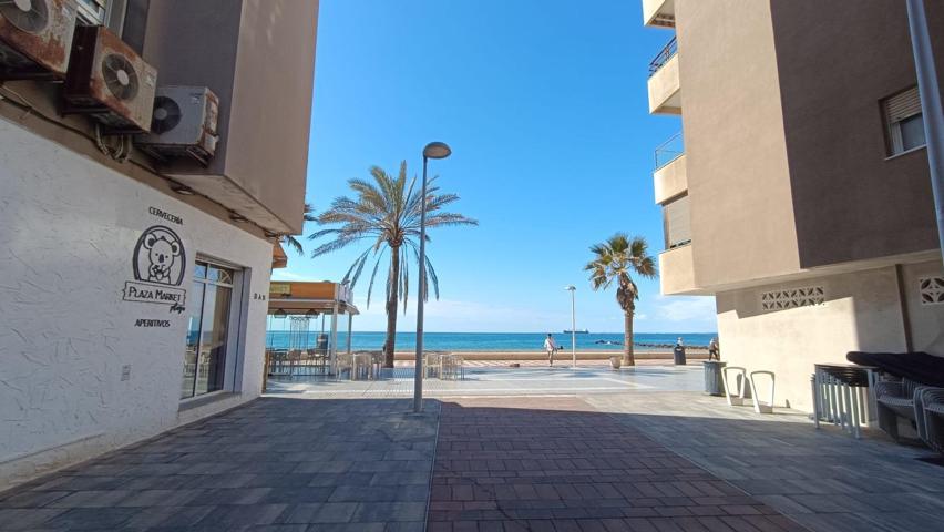 Piso en Almería zona Zapillo de Dos dormitorios, un baño, patio y balcón photo 0