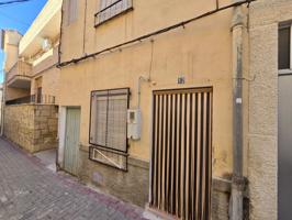 Oportunidad única: casa céntrica con vistas y lista para entrar a vivir photo 0