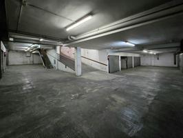 Accesible plaza de garaje cerrada photo 0