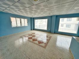 AMPLIO ENTRESUELO COMERCIAL EN VENTA EN UNA DE LAS MEJORES ZONAS DE PETRER photo 0