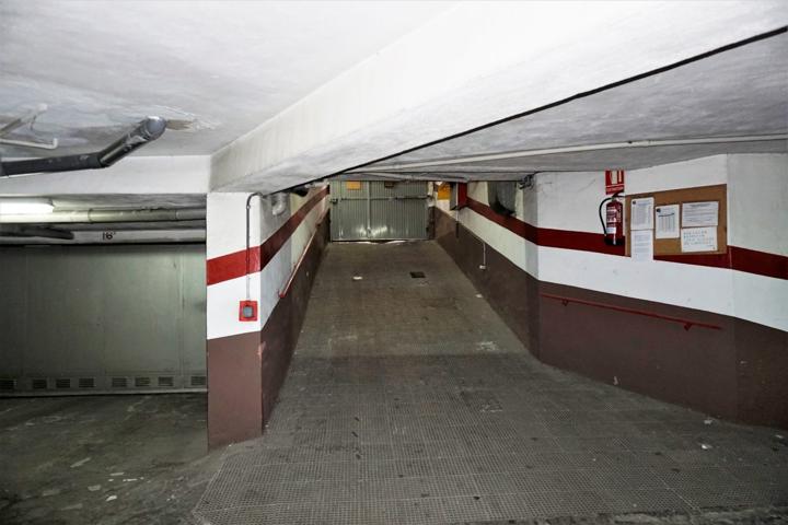 Garaje cerrado en zona avd. de Madrid photo 0