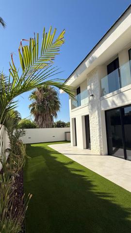 VENTA DE EXCLUSIVA VILLA EN LA MANGA DEL MAR MENOR photo 0