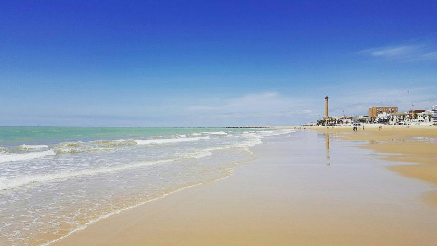 OPORTUNIDAD ÚNICA A UN PASO DE LA PLAYA DE REGLA, ¡CON GARAJE! photo 0