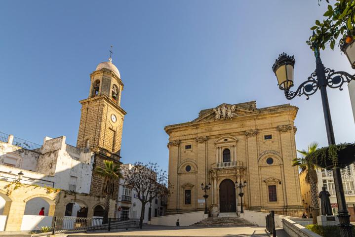 ENCANTADORA CASA EN PLENO CENTRO DE CHICLANA DE LA FRONTERA photo 0