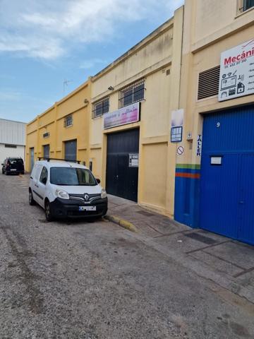 ¡Oportunidad única! Nave industrial en venta totalmente reformada photo 0