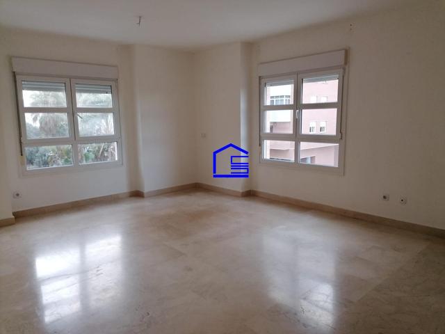 Venta o Alquiler Anual de piso en zona Corte Ingles photo 0