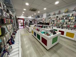 LOCAL COMERCIAL EN AVENIDA PRINCIPAL photo 0