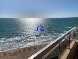 Piso en Primera Línea de Playa en Vistahermosa con Vistas Panorámicas photo 0