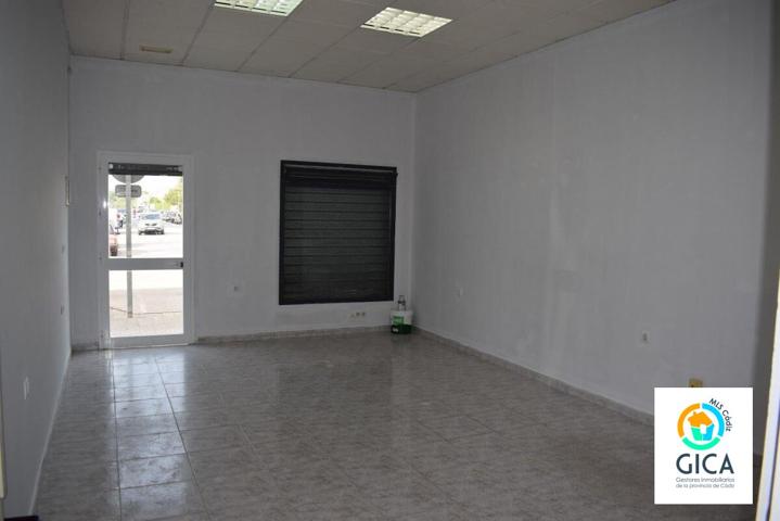 Local en venta en Marina de la Bahía photo 0