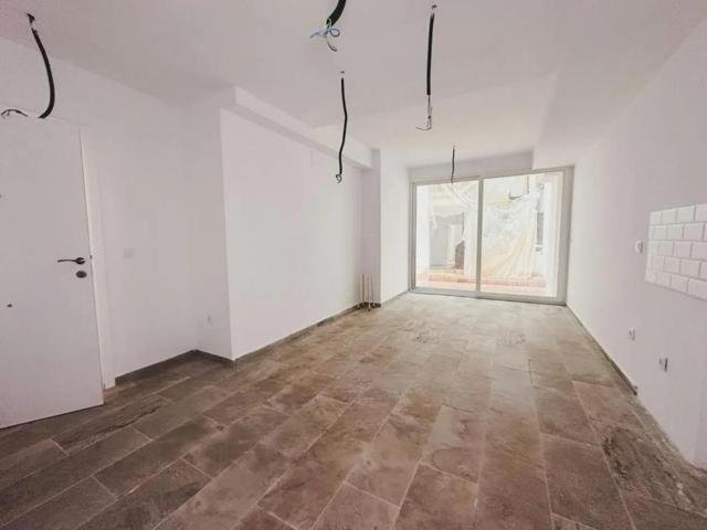 ¡Tu Oasis en el Corazón de Cádiz te Espera! Planta Baja a Estrenar con Espectacular Patio Privativo photo 0