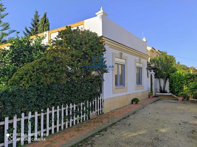 CHALET CON ENCANTO Y JARDÍN PRIVADO, JUNTO A LA PLAYA EN ZONA PRIVILEGIADA DE EL PUERTO DE SANTA MARÍA photo 0
