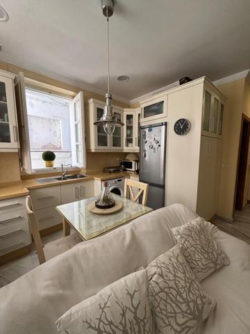 ¡Atención, amantes de Cádiz! ¿Buscas un hogar que combine la esencia histórica de la ciudad con el confort de una construcción moderna? ¡Aquí lo tienes! photo 0