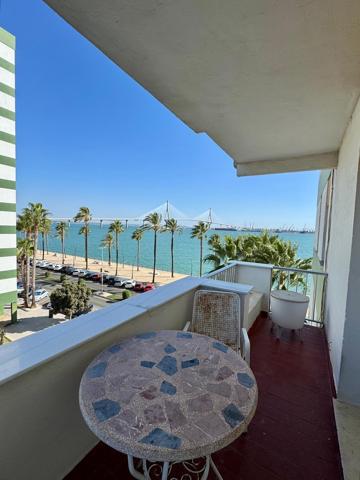 ¡Magnífico piso de cuatro dormitorios con vistas a la Bahía de Cádiz! photo 0