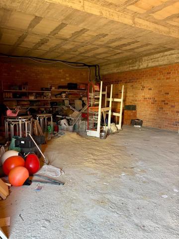 SE VENDE LOCAL EN CASINES DE 100 M2 photo 0