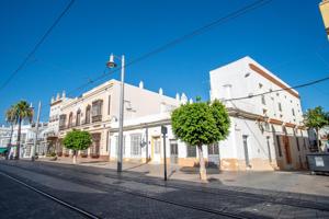 ¡Oportunidad Única en el Corazón de San Fernando! Local en Venta en Calle Real photo 0