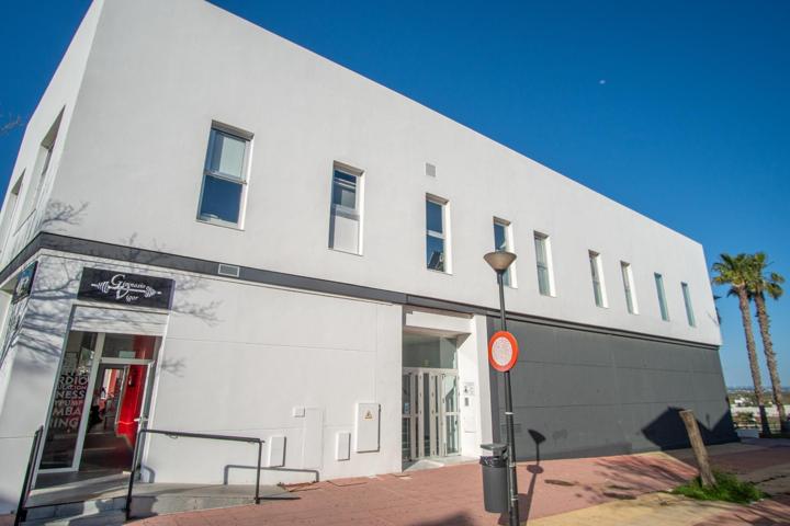 ¡Oportunidad única! Local comercial en venta en Camposoto photo 0