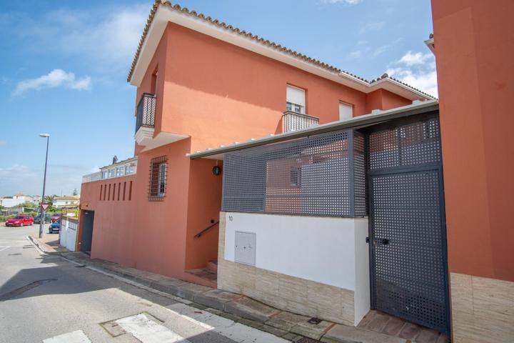 🏡 Tu nuevo hogar en Camposoto: adosado de 3 habitaciones con patio, garaje, trastero y mucha luz 🌞 photo 0