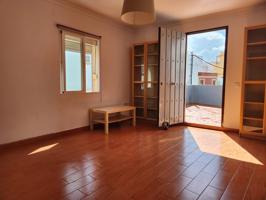 Dos casas en una: oportunidad única en zona céntrica y luminosa photo 0