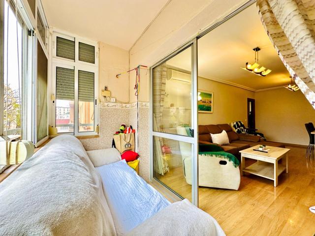 Piso con luz, espacio y calidad de vida junto a las salinas photo 0