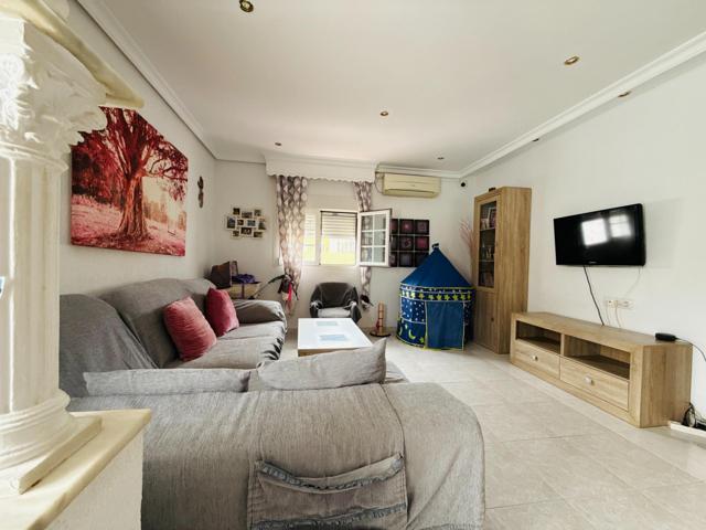 Vive en el centro con espacio exterior: casa en planta alta con terraza, patio y trastero en San Fernando photo 0