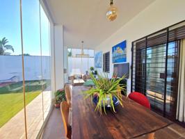 Un chalet con equilibrio perfecto entre diseño, naturaleza y estilo de vida en Chiclana photo 0