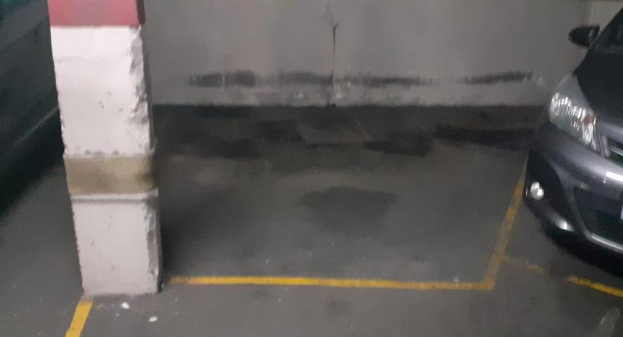 ALQUILER DE PLAZA DE PARKING PARA COCHE PEQUEÑO EN CALLE INDUSTRIA CON SARDENYA photo 0