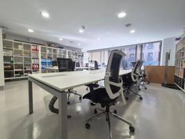 Oficina en venta en L'Eixample photo 0