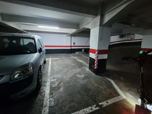 Plaza de Parking en Plaza de Castellá 4 photo 0