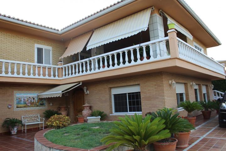 SE VENDE ESPECTACULAR CHALET EN URBANIZACIÓN EL TANCAT DEL ALTER photo 0