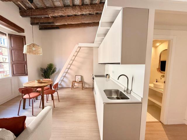 SE VENDE PISO EN CIUTAT VELLA photo 0