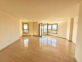 ESPECTACULAR VIVIENDA EN AVENIDA FRANCIA. photo 0