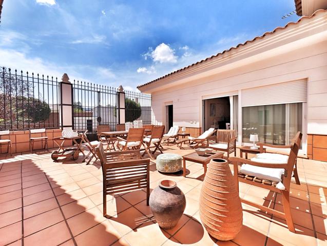 Casa de 235 m2, parcela 1771 m2. photo 0